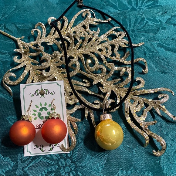 🎄New Christmas Bulb Earrings & Necklace Set - Picture 6 of 7